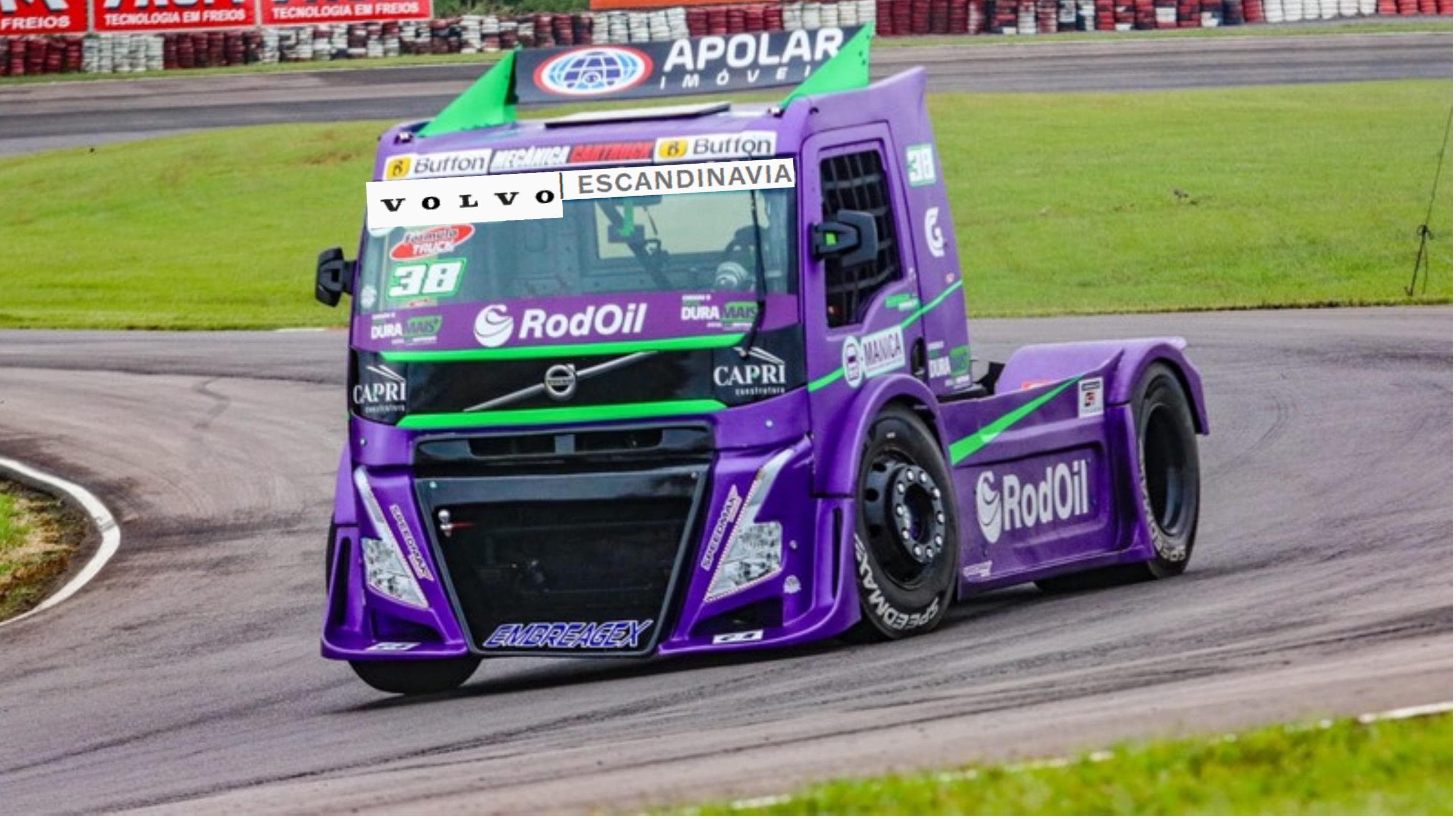 Caminhão da Mânica Motorsports em alta velocidade
