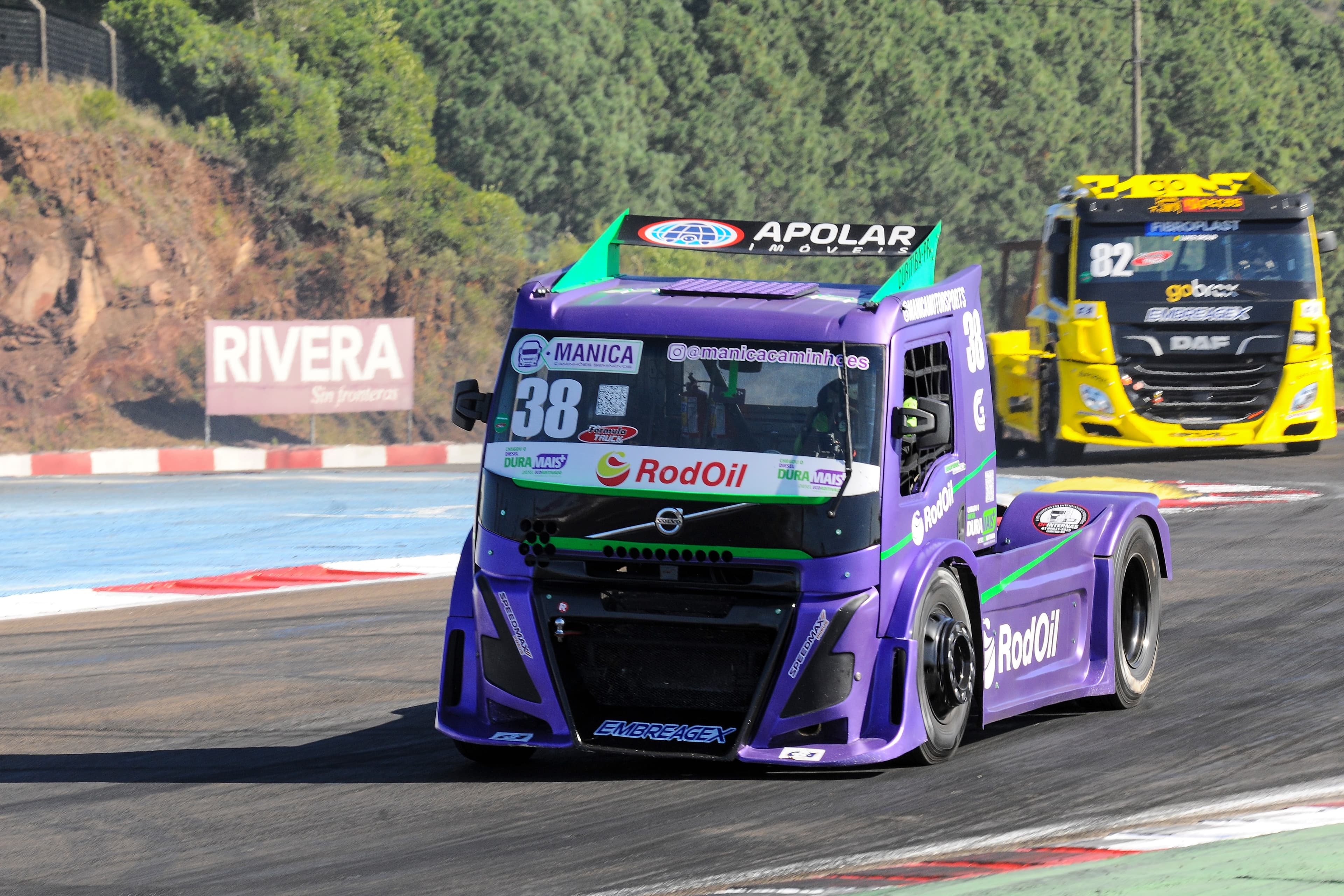 Caminhão roxo 38 da fórmula truck